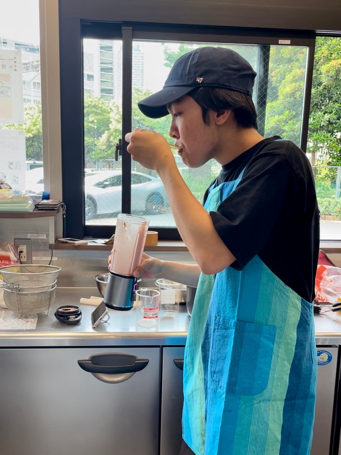 ドリンク担当の学生アラタ