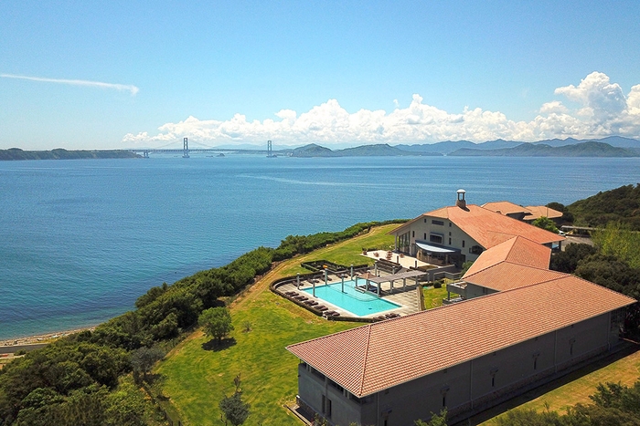 ホテル本館の外観