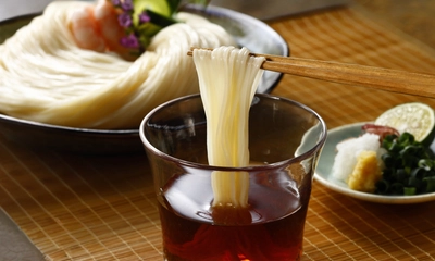 半田そうめんのオカベ、昨シーズン約450万食を売り上げた 夏季限定「極細めん」を2025年4月1日に販売開始！