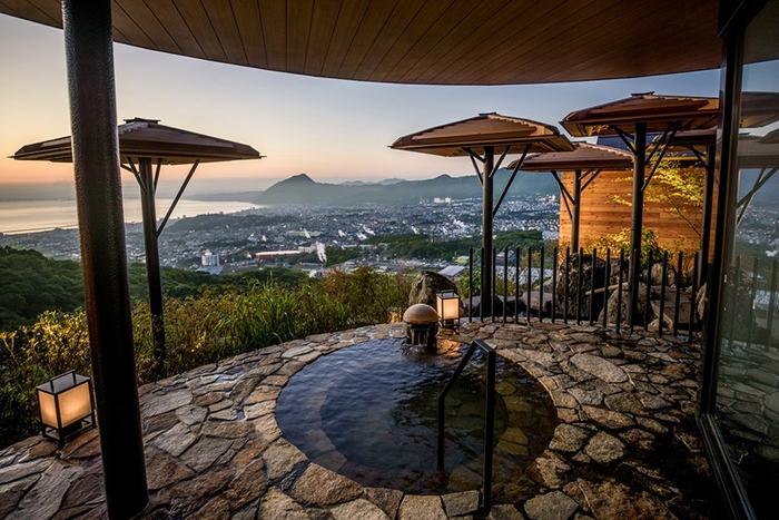 開放感あふれる温泉露天風呂