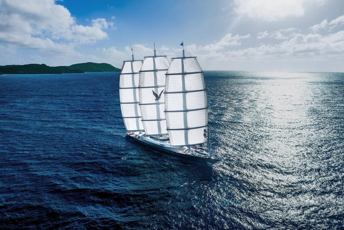 ジュメイラ「ザ・マルテーゼ・ファルコン」航海中