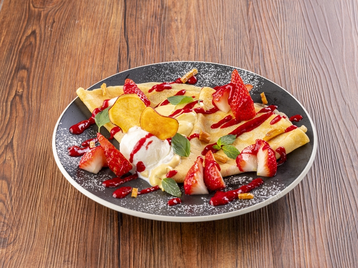 季節限定!苺カスタードクレープ