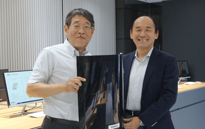 ~マクニカ本社にて宮坂特任教授(左)と原代表取締役社長(右)