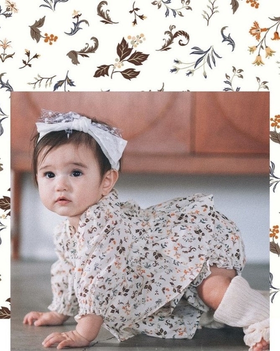 <ワルツ>「幸せ」や「豊かさ」の象徴とされているリスと葡萄をモチーフに、森の中でリスたちが楽しそうに駆けまわりながら葡萄を探している様子を描きました。柄を見ていると、今にもリスたちのお話が聞こえてきそうな楽しい柄です。