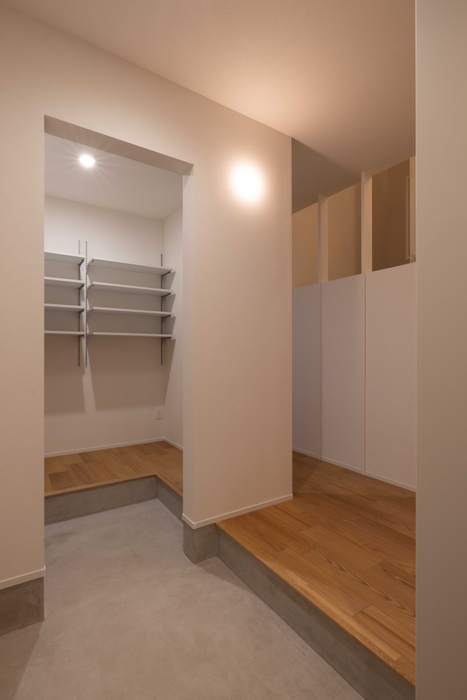 玄関にあるパントリー