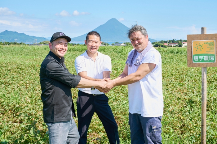 右から別府、林、奥野