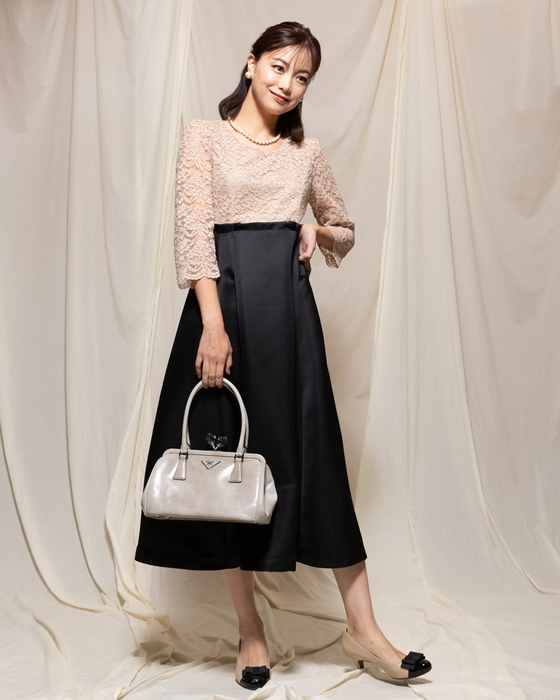 レースドッキングドレス(17,600円)