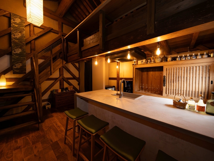 築150年の蔵を改装したBARスペース