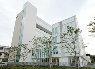 聖マリアンナ医科大学 教育棟