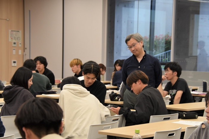 グループワークを見守る木野さん