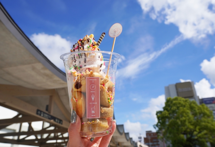 いろどりミニフィナンシェドーナツ(練乳いちごソフトクリームトッピング) 950円