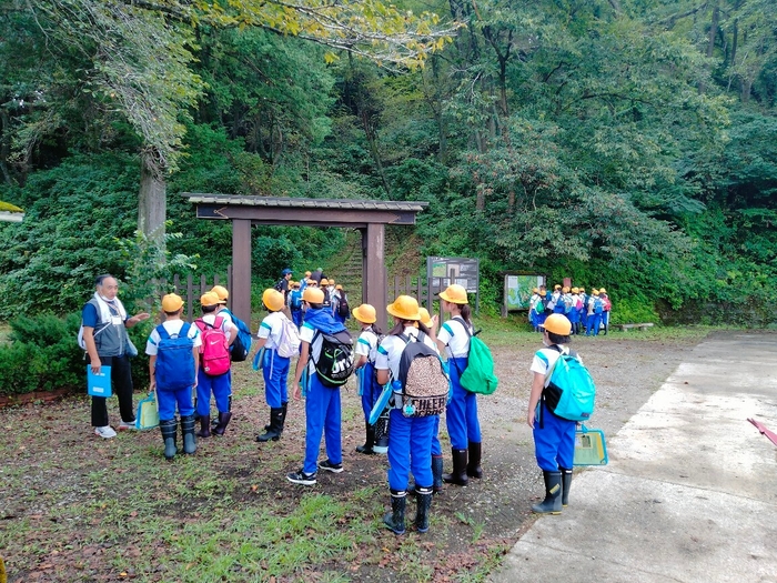 増山城冠木門前 小学生解説