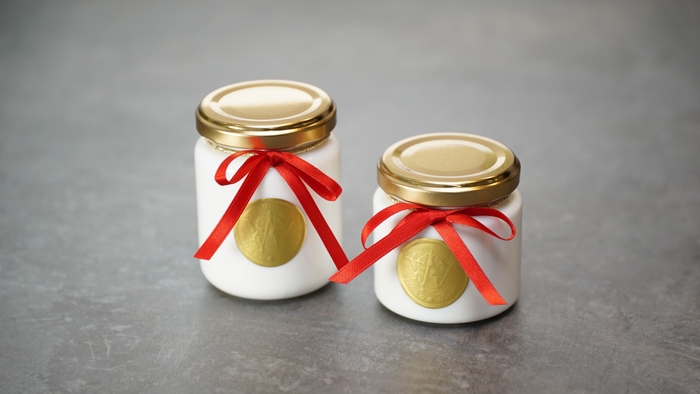 左:リッチドクレンジングクリーム 右:オールインエイジングケアクリーム