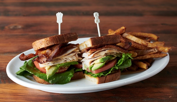 ターキーB.A.L.T.サンドウィッチ 1273円 税込1400円