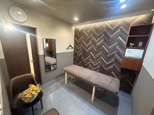【素肌のクリニック キャロリーヌ　立川店】 男性専用施術ルームを設置して、リニューアルオープン