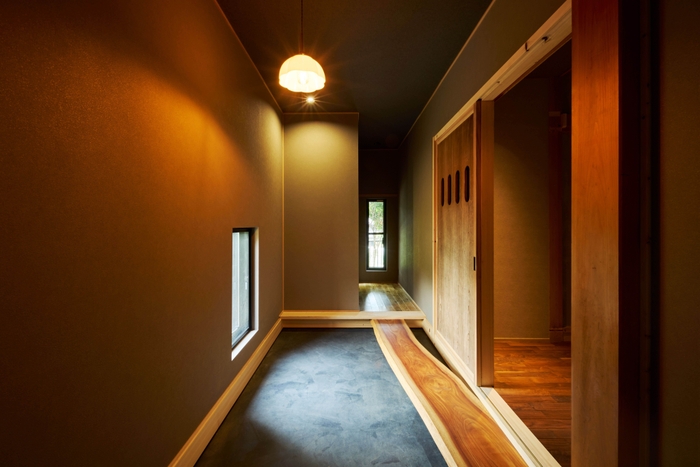 静寂に包まれる贅沢な宿への入り口