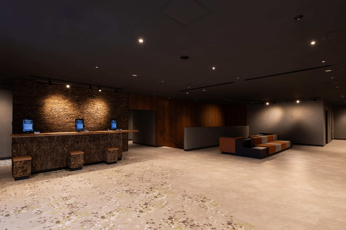 「自然のぬくもり」を表現したロビー