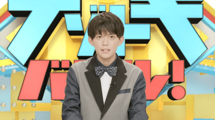 「ひらめけ!ナゾトキバトル」動画の一部。 動画はテレビ番組仕立ての演出になっており、松丸さん本人が司会進行、ルール説明、出題等を行うのが特徴です。