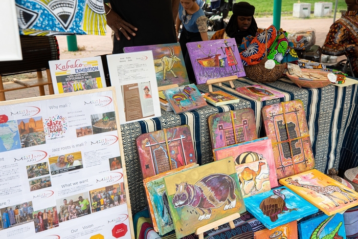 ▲ママリジャロの絵画/マリ共和国