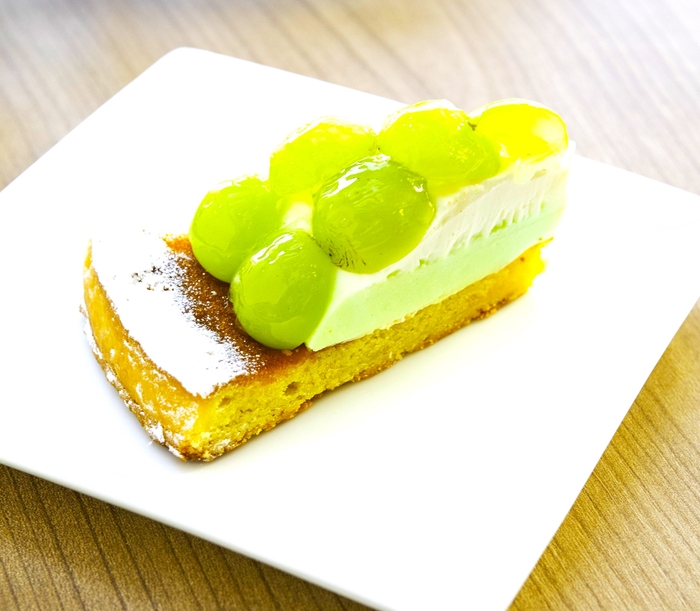 「ふぞろいのシャインマスカットタルト」 486円(税込)