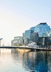 2025年6月開業予定、オーストラリア・メルボルンの 「1 Hotel Melbourne」が予約受付を開始　 ～ヤラ川沿いの自然にインスパイアされた サステナブルなサンクチュアリ～