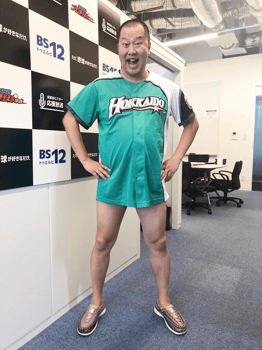 10日に岩本勉さんと共演するとにかく明るい安村さん(写真は昨年8月出演時のもの)