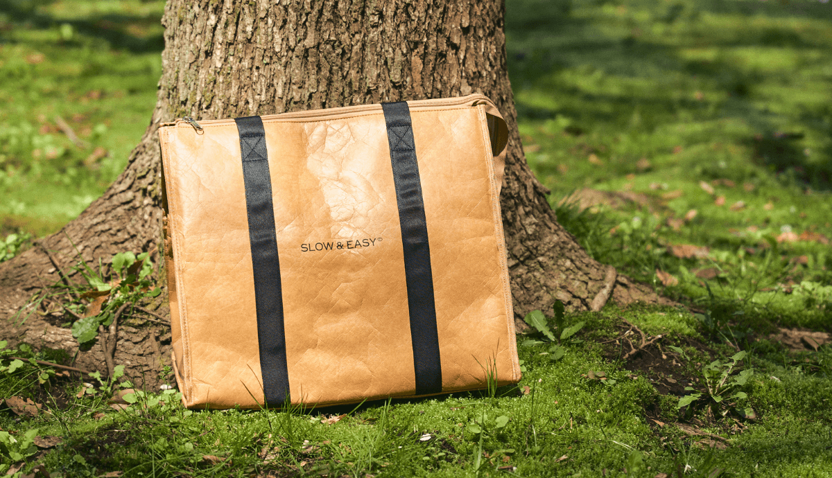 アウトドアにも馴染む