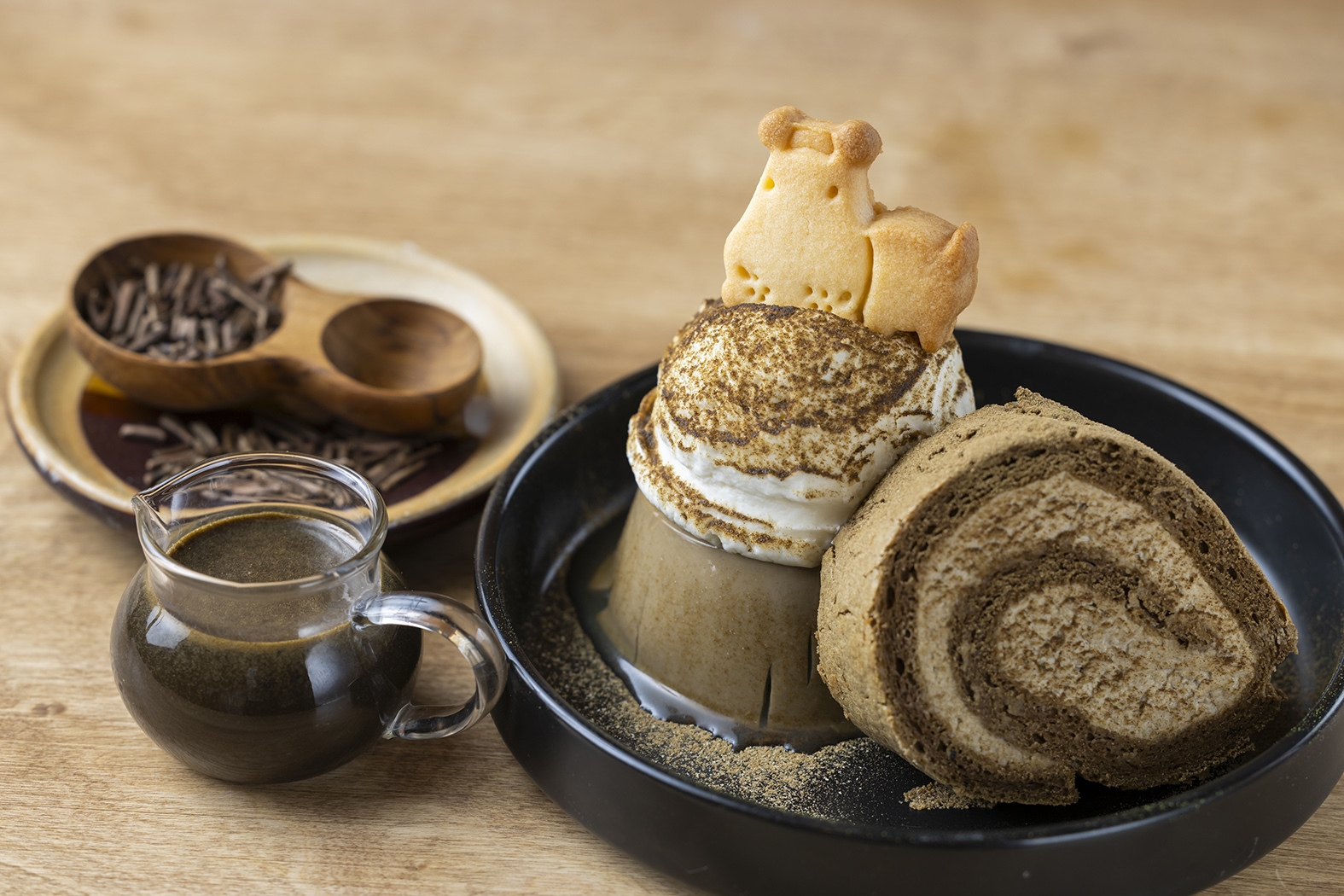 手作りほうじ茶ロールケーキとほうじ茶プリン 800円(税込)