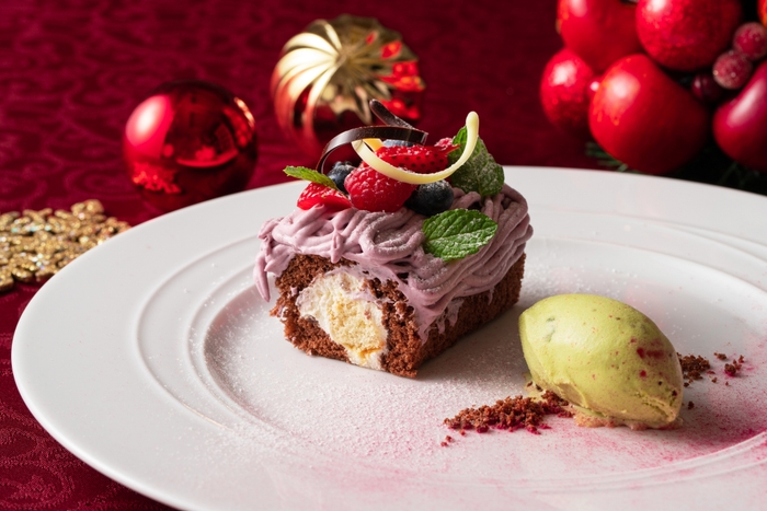 Dolce | ベリーのティラミス ノエル仕立てとピスタチオのアイス