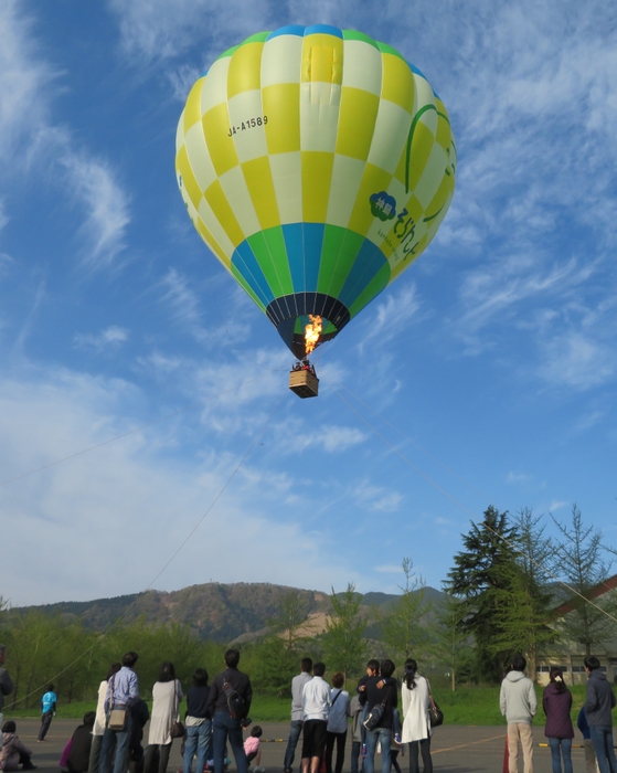 いつも神鍋で行っている気球体験の様子