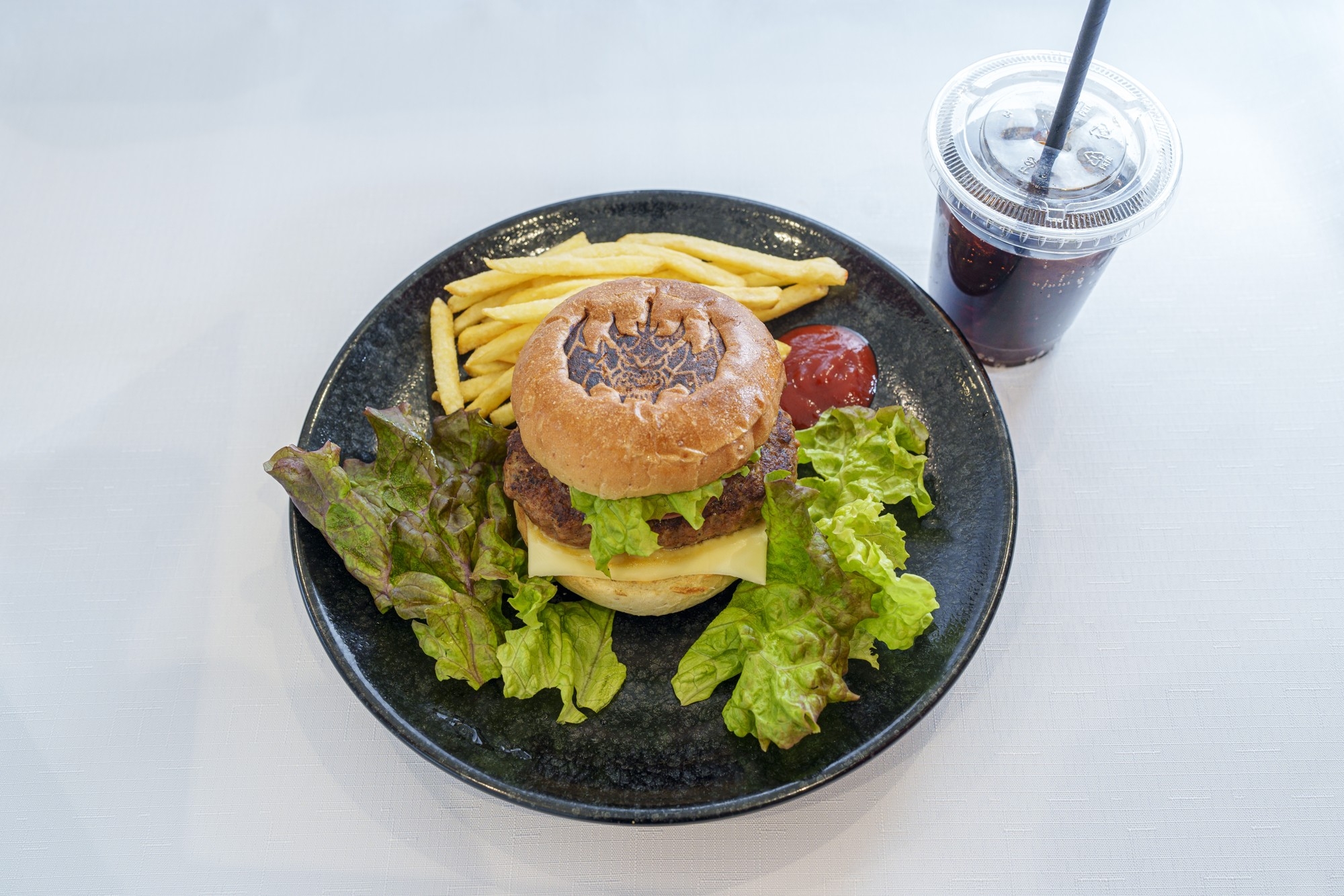 ▲「デストロイアバーガー」/2,000円(税込)