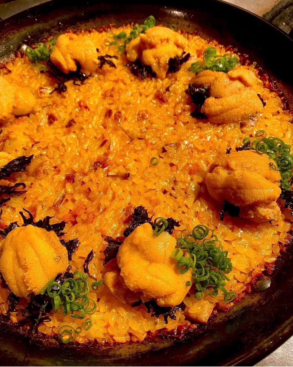 季節のおすすめパエリア『生ウニのパエリア』