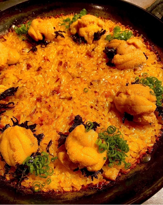 季節のおすすめパエリア『生ウニのパエリア』