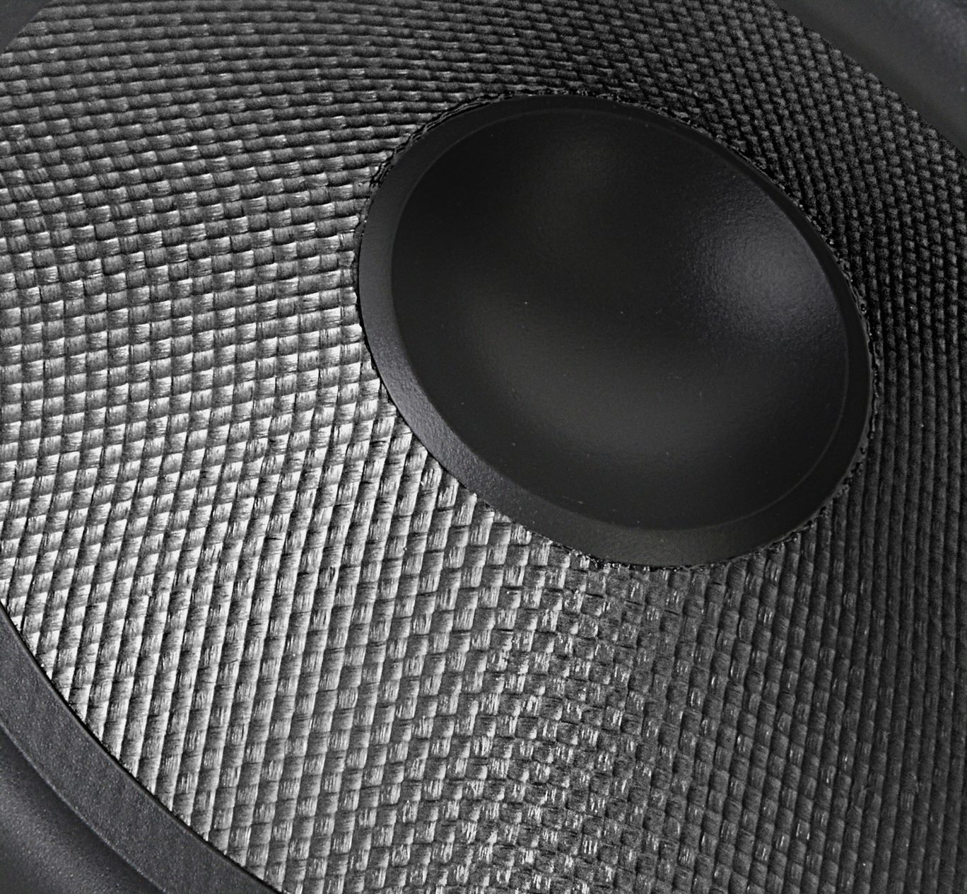 従来機種に比べ30%軽量化したアラミドファイバーウーファーコーン振動板