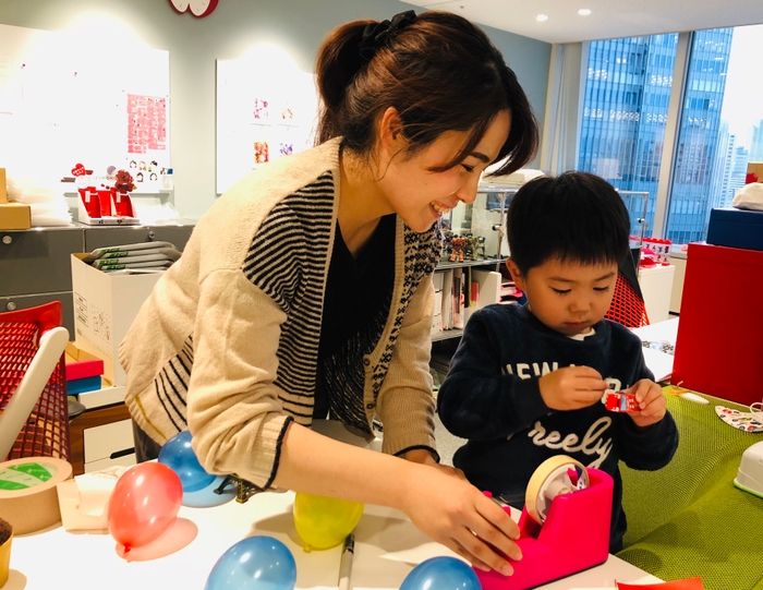 製品撮影に使う小物作成をお手伝い (なじんでいますが、ママではありません)