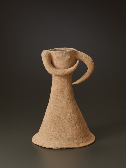 (8)宇野三吾「ハニワ形花器」c.1950年/昭和25年頃 当館蔵