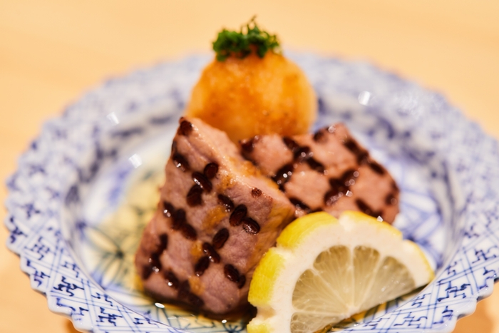 本鮪の一口レアステーキ(自家製ドレッシング)