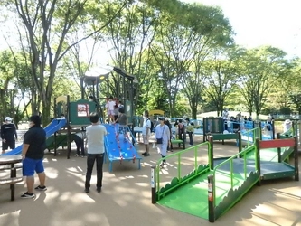 府中の森公園に、誰もが遊べる遊具広場がオープン！  誰もが遊べる遊具広場の、オープンプログラムを実施します