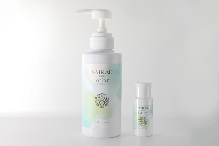 SAIKAU lotion（催花雨ローション）　左：300mlボトル　右：30mlボトル