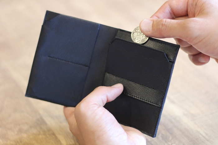 ツインコインポケットで厚さを分散