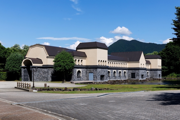 (2)本館前広場 約700平米