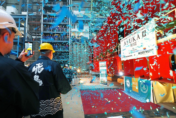 「飛鳥III」キール・レイイング セレモニー 船底ブロック設置