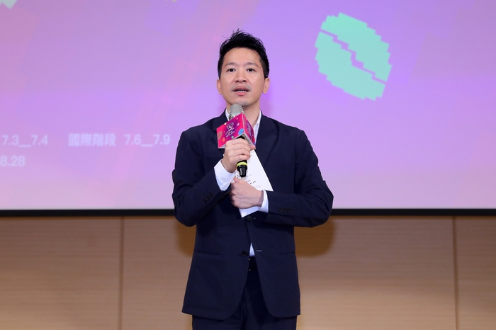 総統府副秘書長の何志偉氏