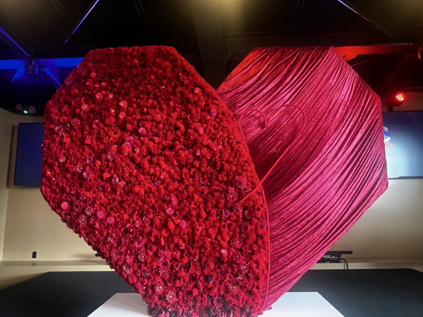 EXPO 2025大阪万博フランスパビリオン2階ステージ