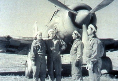 「乙女のゐる基地」©1945松竹株式会社