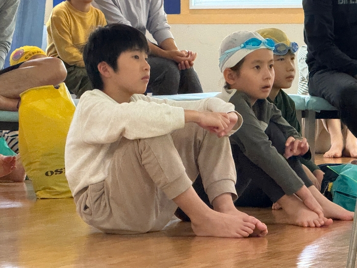 真剣に学ぶ参加者