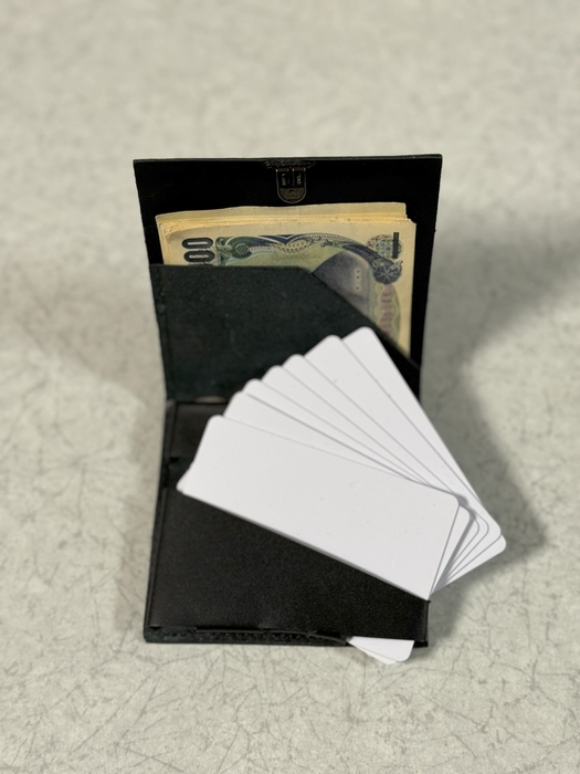 「Tri-La」(トライラ) カード収納