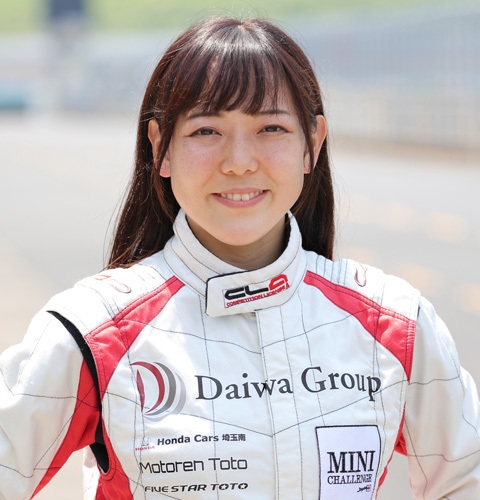 レーシングドライバー 岩岡万梨恵