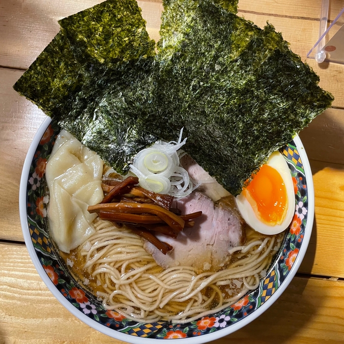 中華そば(のり増し) 卵とワンタンはオープンサービス