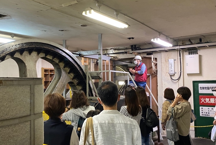 バックヤード（巻き上げ室）